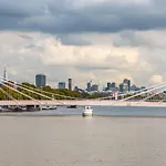 Fast Wifi Desk Netflix 13Min To Battersea Park Wd