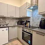 Fast Wifi Desk Netflix 13Min To Battersea Park Wd