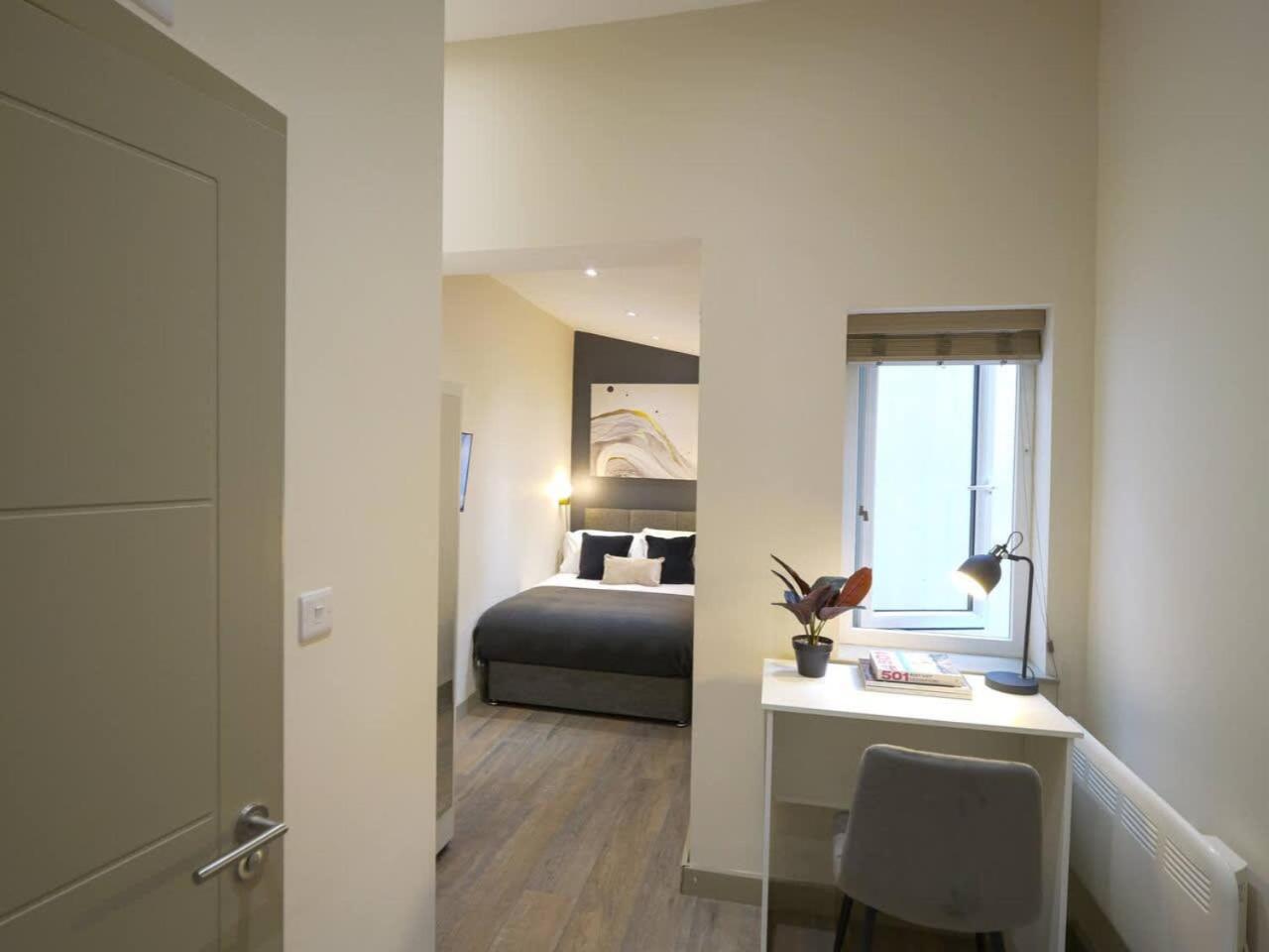 Fast Wifi Desk Netflix 13min To Battersea Park Wd *