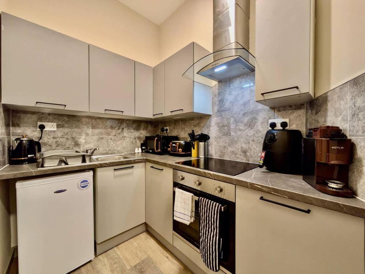 Fast Wifi Desk Netflix 13min To Battersea Park Wd Appartamento Londra